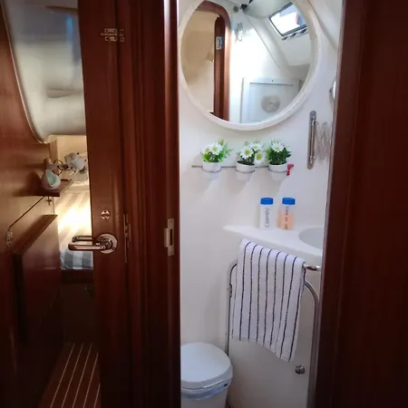 Hotel en barco Velero Amore *